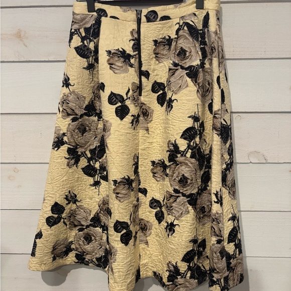 Topshop Yellow and Black Pleated A Line Skirt in size 6. Great condition! - Picture 6 of 16